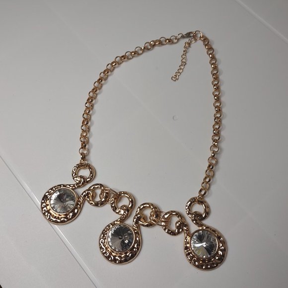Pretty Gold Tone Metal And Clear Plastic Necklace Adjustable 18.5 To 20.5 Inches - Picture 2 of 11